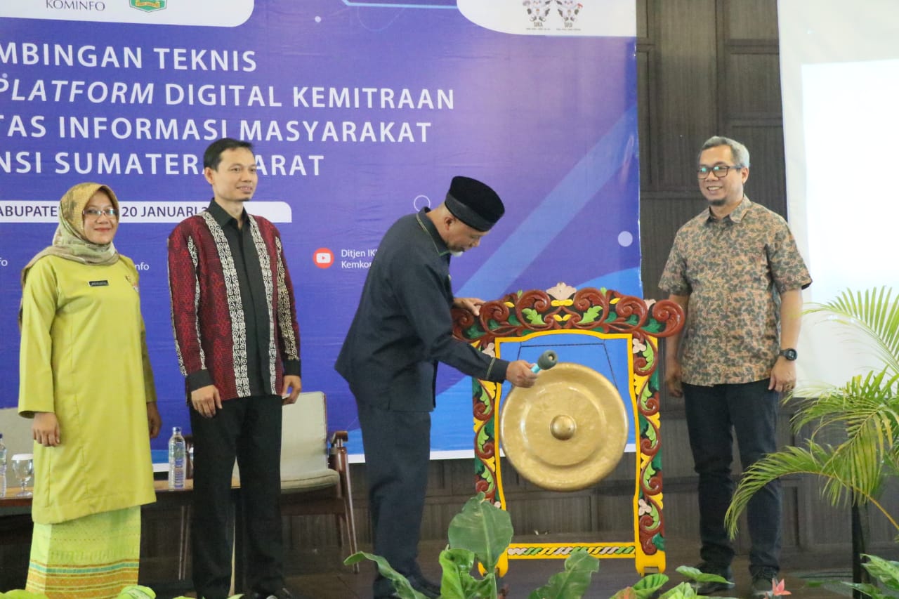 Gubernur Sumbar Mahyeldi buka Bimtek Pemanfaatan Platform Digital Bagi Komunitas Informasi Masyarakat