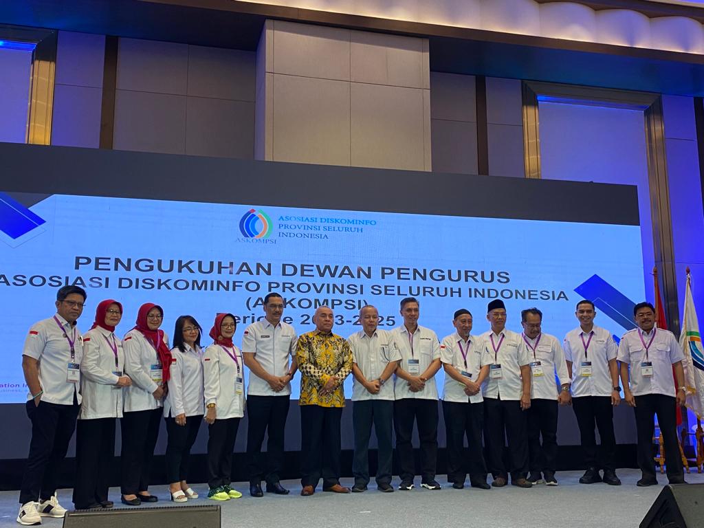 Hadiri Pengukuhan Askompsi, Kadis Kominfotik Sumbar Apresiasi Yeflin Luandri Jadi Dewan Pembina